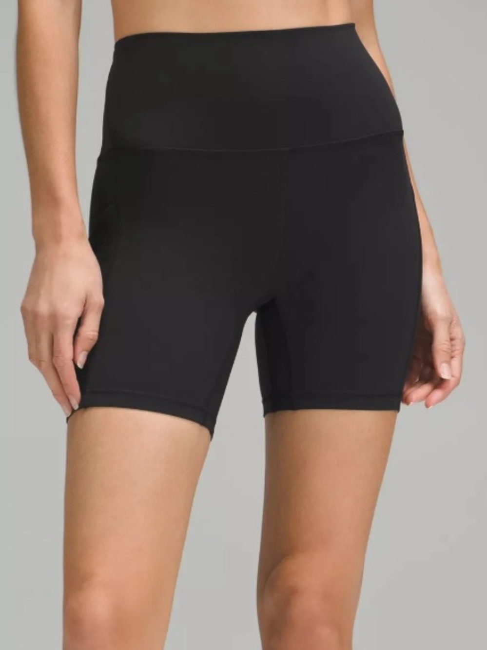 Lululemon High Rise Shorts With Dual Pockets Black Size 8